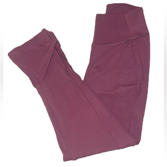 Gymshark studio crop leggings in the berry red color extra small - Picture 4 of 6